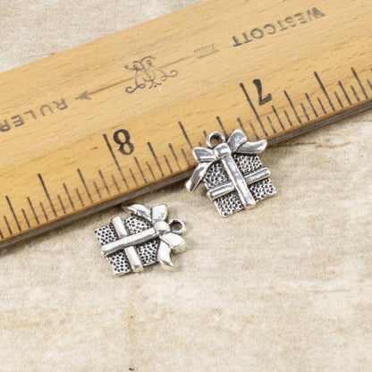 Silver Gift Box Charm: Antique Wrapped Bow Holiday 20-Pack Holiday Crafts
