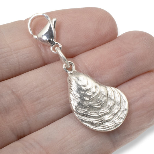 Silver Oyster Clip-on Charm - Coastal Sea-Inspired Accessory for Zippers & Bags