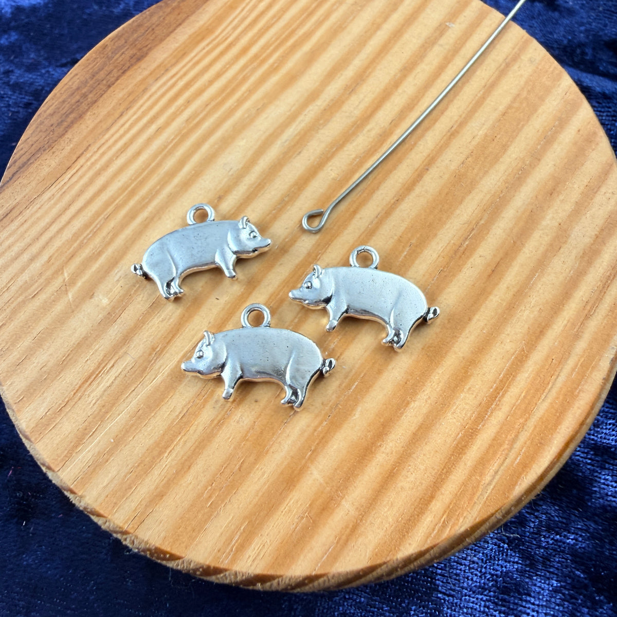 Pig Charms 10Pcs, Silver Farmhouse Animal Pendants, Rustic Country DIY Jewelry