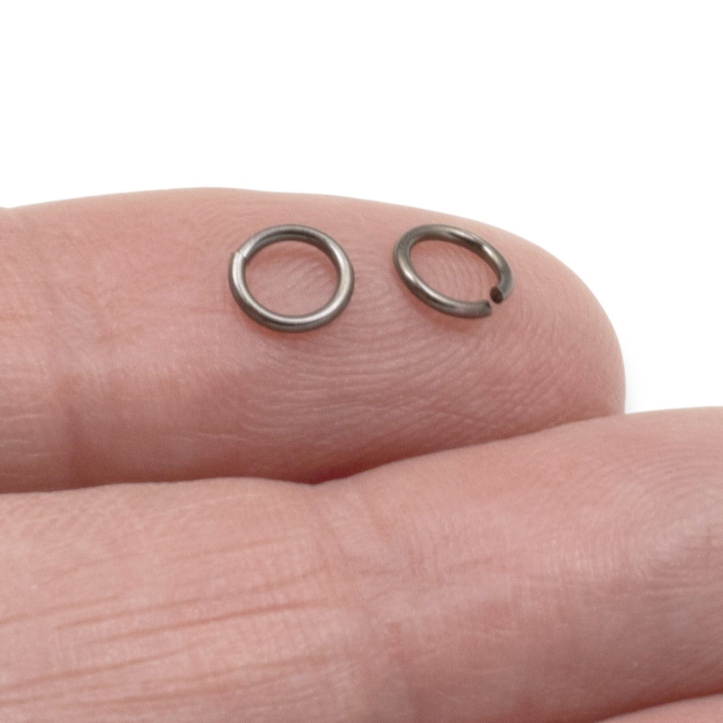 100-Pack Black 20 Gauge Round Jump Rings, 4mm Inside Diameter