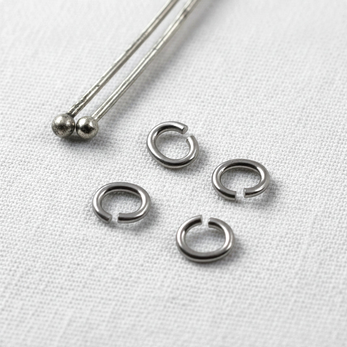 Titanium Oval Jump Rings, Small 15-Pack, Hypoallergenic Open Findings