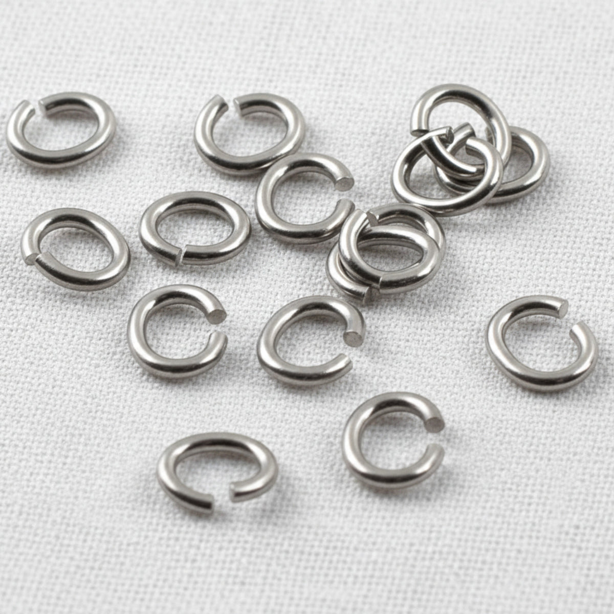Titanium Oval Jump Rings, Small 15-Pack, Hypoallergenic Open Findings