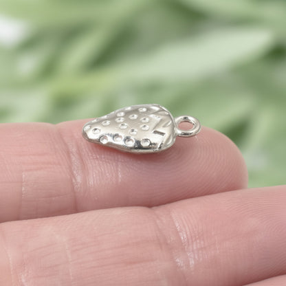 Silver zinc alloy strawberry charm with textured details and a small hanging loop. Perfect for jewelry making.