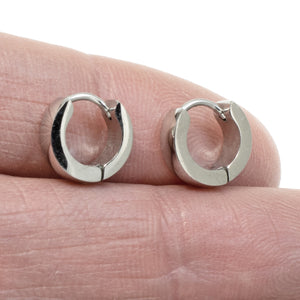 1 Pair - Stylish Stainless Steel Eternity Hoop Earrings, Minimalist Snap Hinge Design